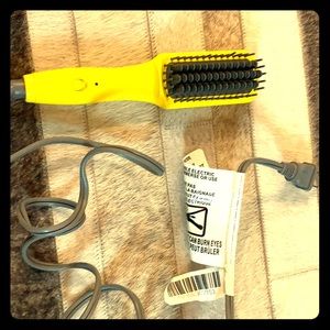 Drybar The Baby Brush Crush